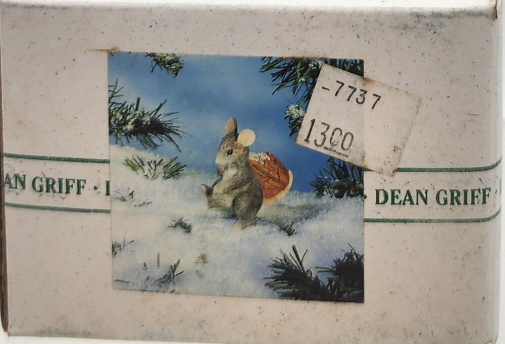 Charming Tails Mail Mouse Sylvestri Figurine postal mailman Dean Griff